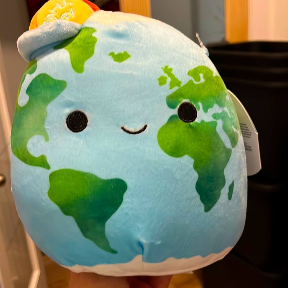 Roman Earth Day w/hat 7” Squishmallow